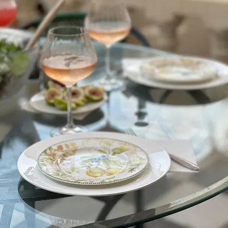 De Luxe Bord De Avec Vue Mer, Terrasse Et Parking
