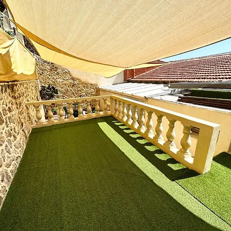 De Luxe Bord De Avec Vue Mer, Terrasse Et Parking
