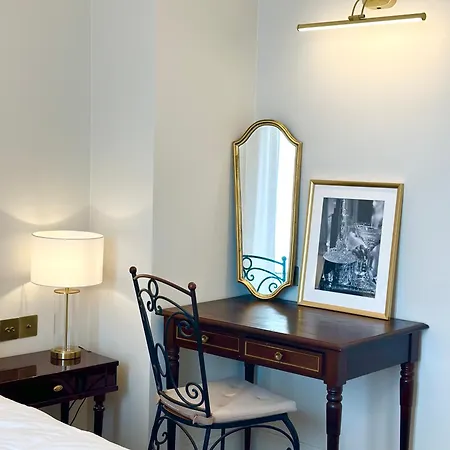 De Luxe Bord De Apartment
