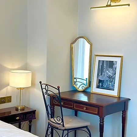 De Luxe Bord De Avec Vue Mer, Terrasse Et Parking *
