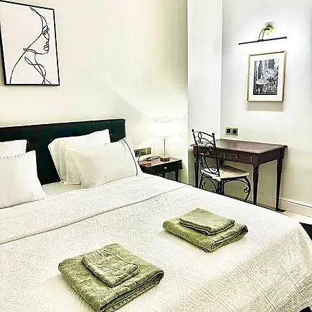 De Luxe Bord De Avec Vue Mer, Terrasse Et Parking *
