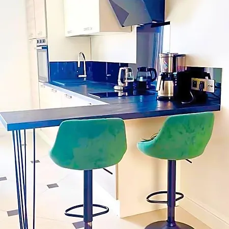 De Luxe Bord De Avec Vue Mer, Terrasse Et Parking