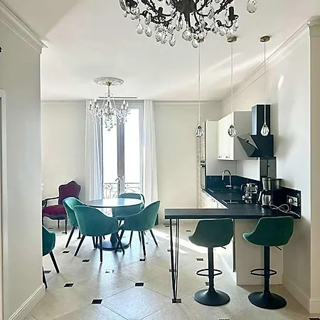 De Luxe Bord De Avec Vue Mer, Terrasse Et Parking